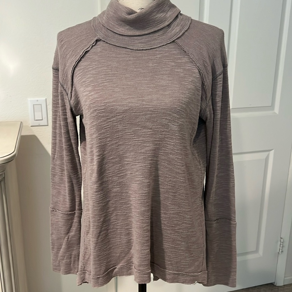 🛍️ We The Free Women's turtle neck Long sleeve Sz Small